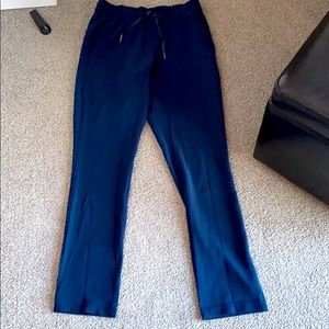 Navy blue yoga pants